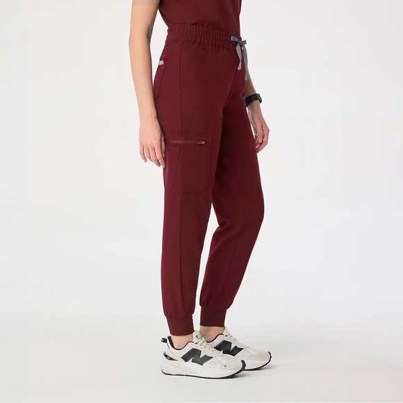 Figs Women’s Burgundy High Waisted Relaxed Fionx Jogger Scrub Pant Size: XS/P - Picture 4 of 15